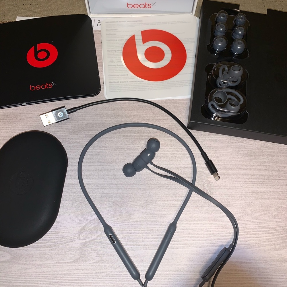 Apple beats X wireless earphones Gray